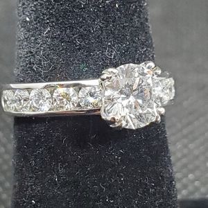 18k White Gold- 1.75 Diamond Ring A.Jaffe Round brilliant diamond ring